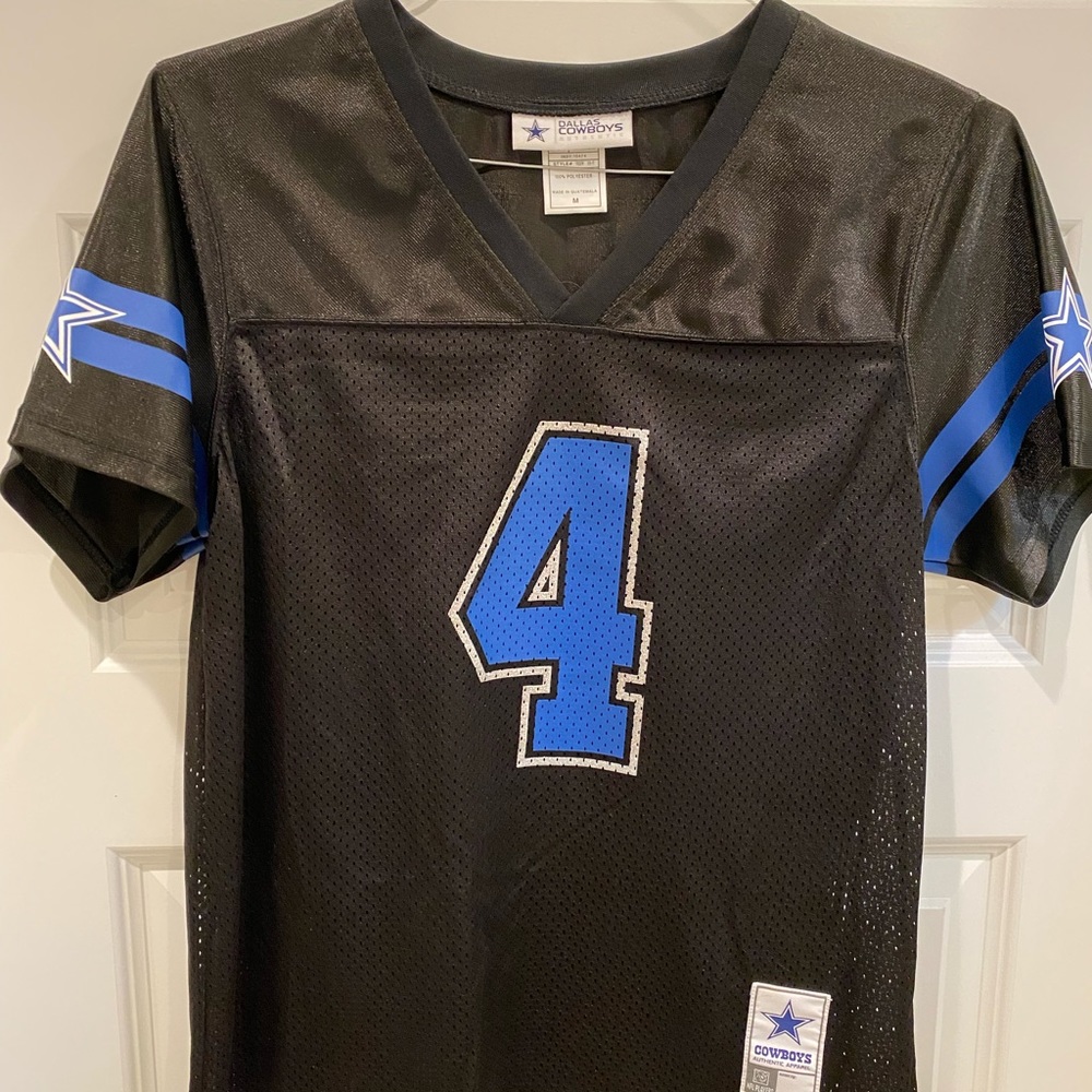 NFL Dallas COWBOYS!  Womens Medium Top worn once. No smoking no pets home